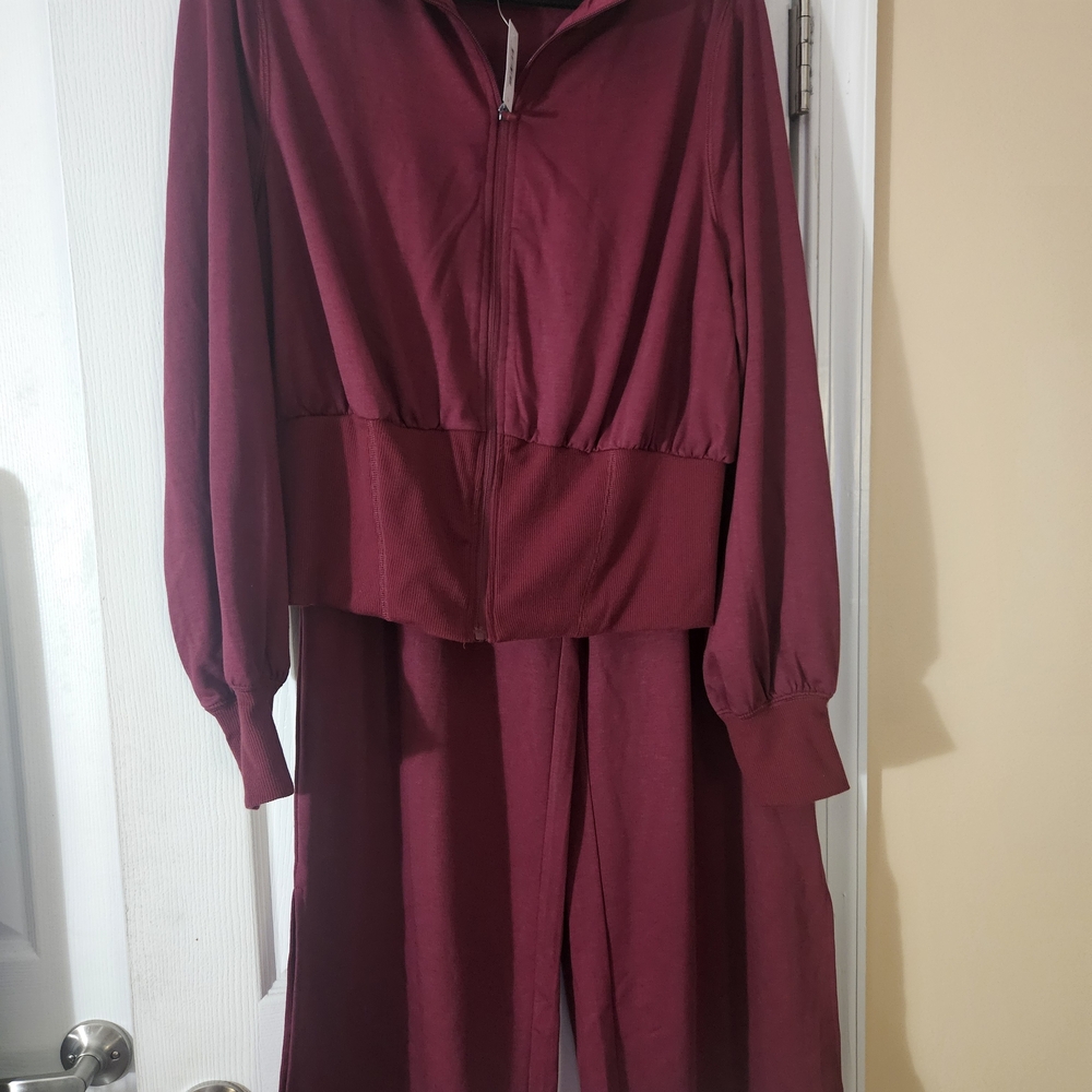 ❤️💞Womens Adore Burgandy Zip-Up Jacket And Pant Set - 1X - NWT🩷❣️